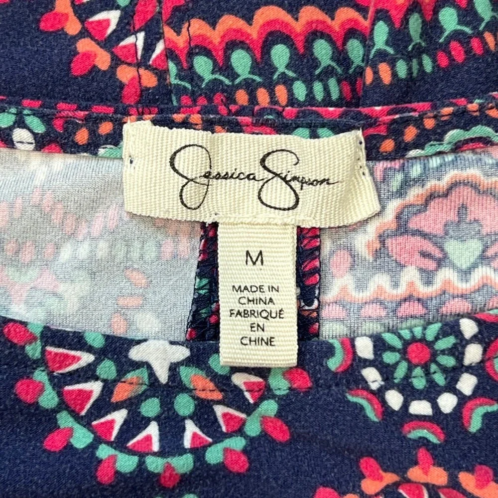 Jessica Simpson vibrant statement